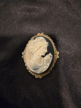 Vintage Real hand carved shell Cameo brooch